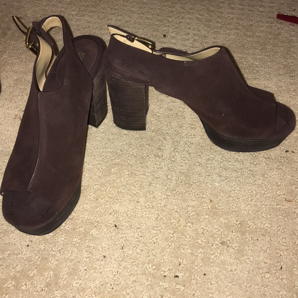 Never been worn Michael Kors clogs